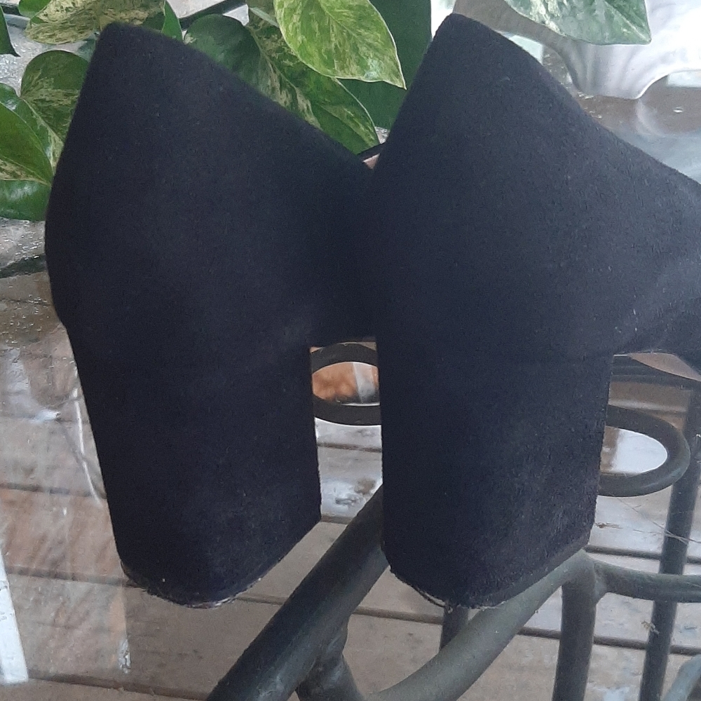 ModCloth Suede Heels - Picture 7 of 10